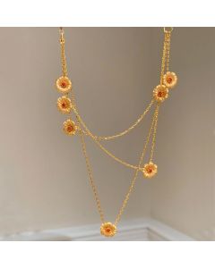 Gold Daisy Layered Necklace for Women Multi Strand Floral Pendant Collarbone Chain Jewellery Elegant Summer Statement Necklace Gift Ready Fashion Accessory