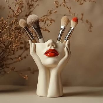 Sculpted Hands Vanity Brush Holder — "Goddess Embrace" Resin Organizer with Red Lips Accent/1 Piece Elegant Resin Makeup Brush Holder with Red Lips Design - Lightweight Synthetic Cosmetics Organizer Box, Standalone Desktop Storage Case for Bathroom or Dre