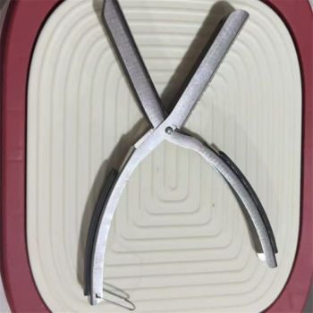 Stainless Steel Rib Skinner & Rib Membrane Remover for BBQ Enthusiasts and Chefs! With Arc Clamp & Non-Slip Grip, Effortlessly Remove Rib Membranes for Perfect Rib Prep（1PC）