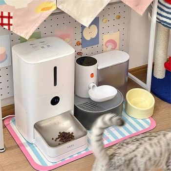 Checkered Dog Food Mat, Absorbent Leak-Proof Pet Feeding Mat, Quick Dry Cat Food Mat for Messy Drinkers 15.7" x 11.8"