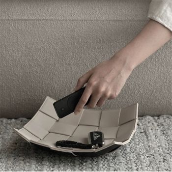 Valet Tray for Men and Women PU Leather Key Holder Bowl for Entryway Table Bedside Nightstand Desk Organizer Tray for Wallet, Watch, Key, Phone Men's Gift - 23*23*6.5cm（Only storage box）