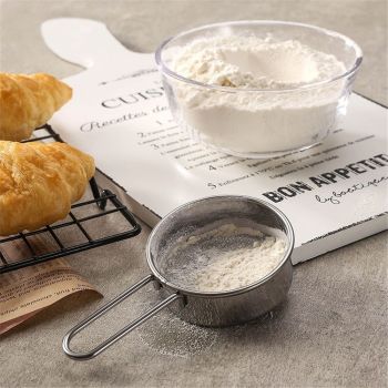 2 pack Stainless Steel Strainer with Long Handle, Flour Sieve Mini Small Flour Sifter Drainer for Baking, Powder, Sugar and Coffee Pastas Tea Strainer - Diameter 2.5 Inch