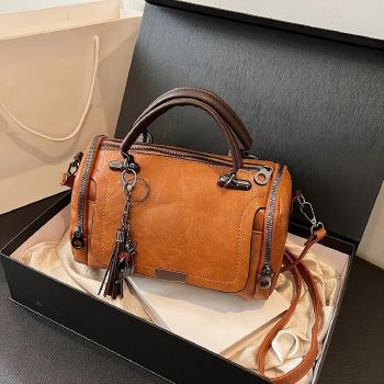 Vintage Tote Bag: Spacious multi-pocket design with tassel and metal accents, supports multiple carrying methods, combining practicality and style.GREEN