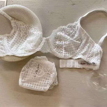 Ultra Thin Lace Bra Set Without Sponge Large Chest Looks Small Sexy - White - S