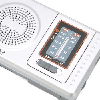 AM FM Radio Silver Gray Pocket Size AM FM Compact Simple Design AA Battery Powered Pocket Radio for Parents Grandparents