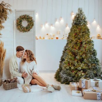 2.7m Christmas Rattan Garland with 50 Led Lights Artificial Christmas Garland Decorations for Xmas Tree Fireplaces Stairs Door Garden Yard