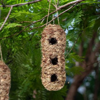 Hand Woven Hummingbird Houses Peanut Shape Natural Bird Nest Hut Straw Bird Nest Handmade Hanging Bird Hut for Window Home Garden