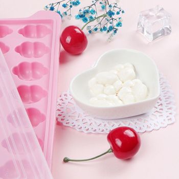 Easy-Release Silicone & Flexible 24-Ice Cube Trays With Spill-Resistant Removable Lid, For Cocktail, Freezer, Stackable Ice Trays