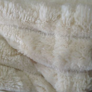 Kleio Soft Plush Deluxe Throw 127 x 152 cm Cream