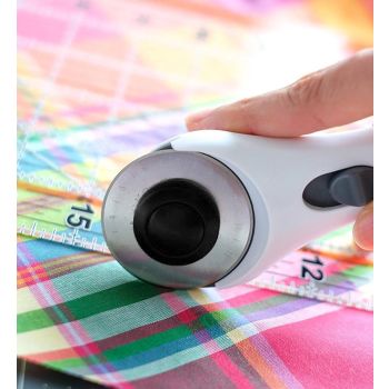 28mm Straight Handle Rotary Cutter with Safeguard by Dafa