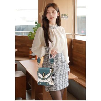 Black Stylish Korean Minimalist Crossbody Bag - Elegant Small Square Shoulder Bag with Phone Pocket