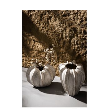 Charming White Ceramic Vase – Stylish Home Decor Accent for Flowers and Decorative Arrangements
