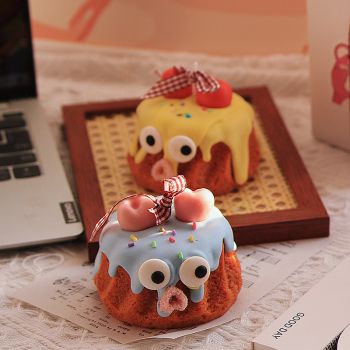 Blue Cake Candle - Cute Soy Wax Candle, Gift for Friends (English Pear & Freesia)