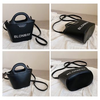Small and lightweight black BLONMAY bucket bag, perfect for everyday use