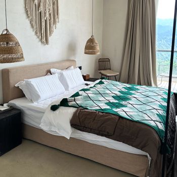 Green Chic Argyle Diamond Knit Throw Blanket with Tassels - Versatile Sofa & Bed Accent - 135 x 125cm