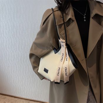 Chic Textured PU Leather Tote Bag with V-Cut Design & Decorative Ribbon Strap Accent(White)