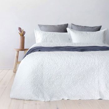 Bambury Botanica Embossed White Coverlet Set Queen/King